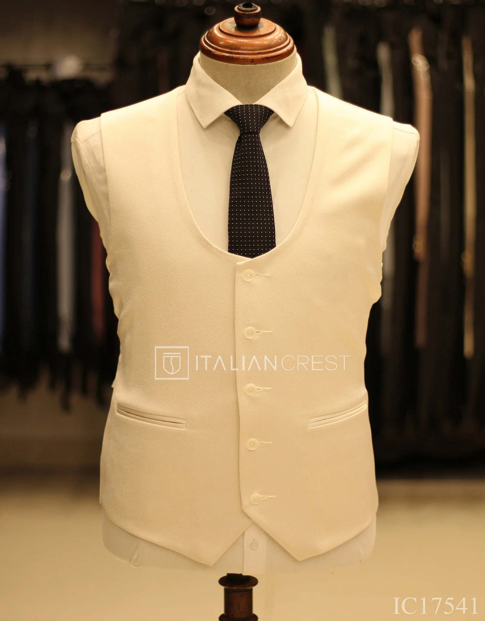 Cream 3-Piece Peak Lapel Suit - Image 2