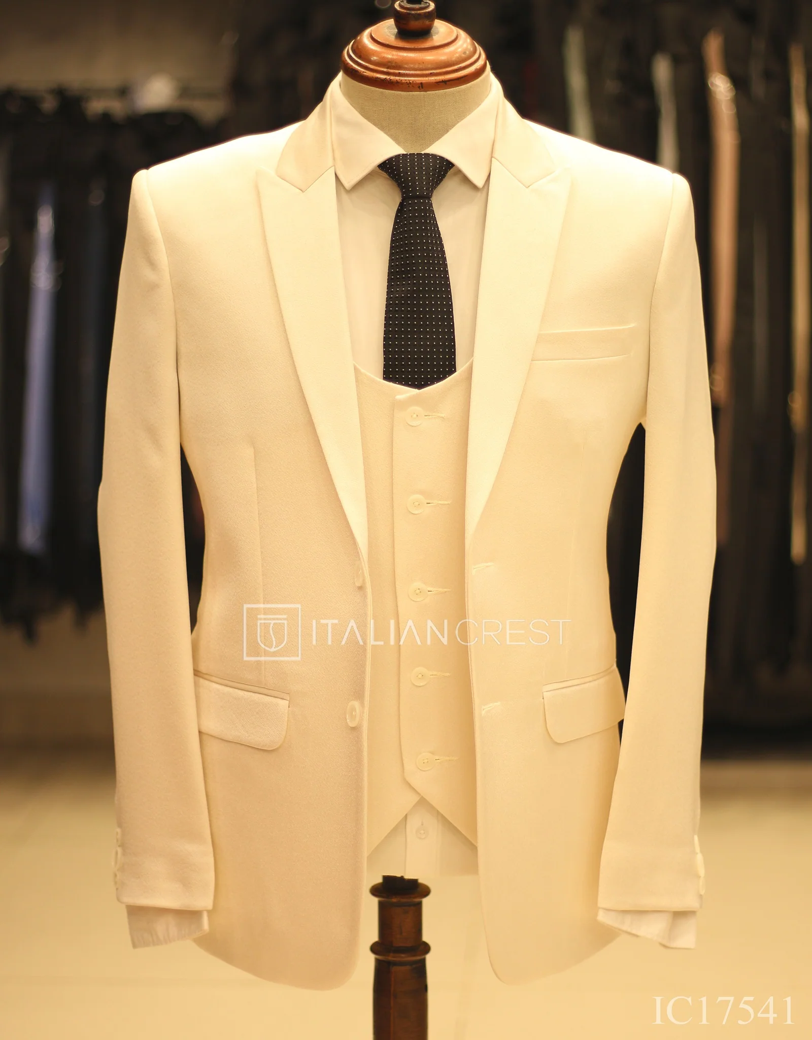 Cream 3-Piece Peak Lapel Suit - Image 3